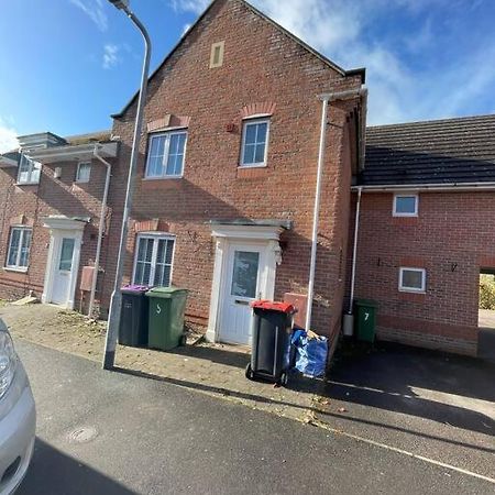 5 Holborn Spacious Home Redhill  外观 照片