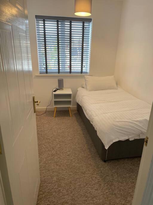 5 Holborn Spacious Home Redhill  外观 照片