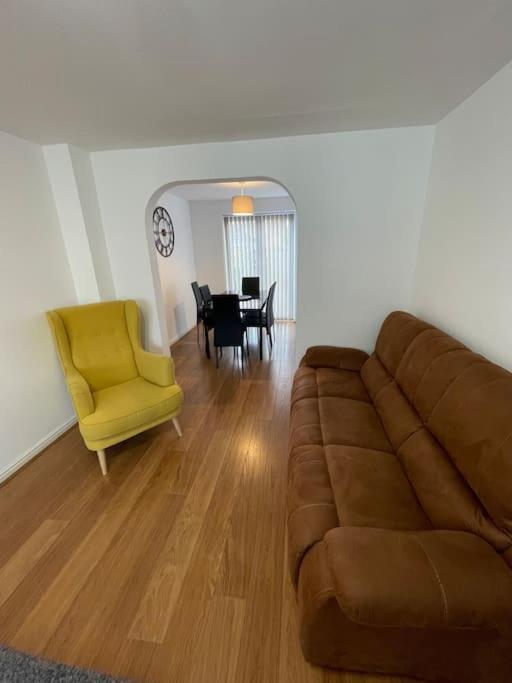 5 Holborn Spacious Home Redhill  外观 照片