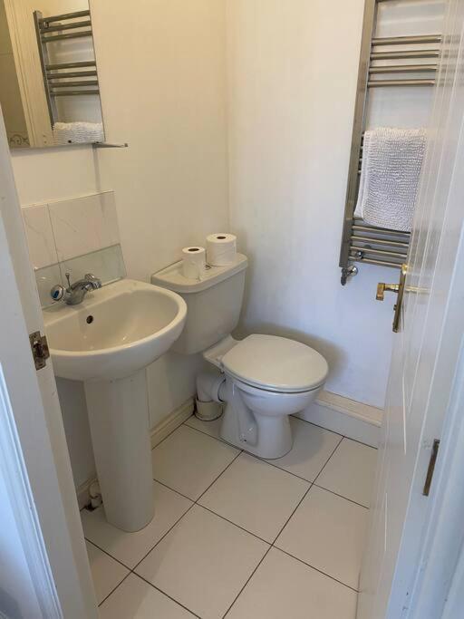 5 Holborn Spacious Home Redhill  外观 照片